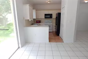 1528 SE 24th Ct, Homestead, FL 33035 - Photo 6
