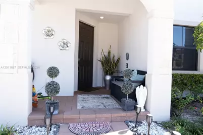 10599 W 33rd Ct, Hialeah, FL 33018 - Photo 2