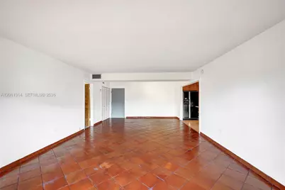 8335 SW 72nd Ave #205D, Miami, FL 33143 - Photo 2