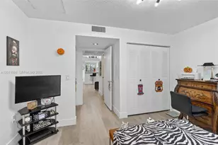 800 SW 137th Ave, Pembroke Pines, FL 33027 - Photo 18