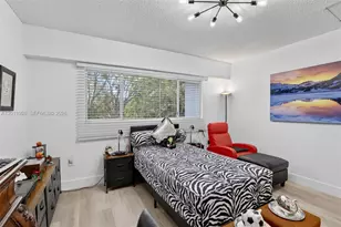 800 SW 137th Ave, Pembroke Pines, FL 33027 - Photo 16