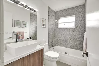 21015 NE 19th Ct, Miami, FL 33179 - Photo 34