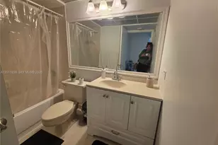 8180 Geneva Ct, Doral, FL 33166 - Photo 14