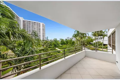 600 Three Islands Blvd #212, Hallandale Beach, FL 33009 - Photo 4