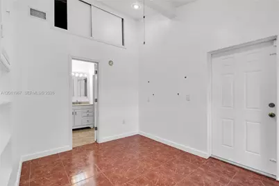 260 SW 29th Rd, Miami, FL 33129 - Photo 10
