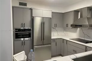 1621 Collins Ave, Miami Beach, FL 33139 - Photo 2