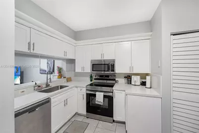 29 Simonton Cir #29, Weston, FL 33326 - Photo 12