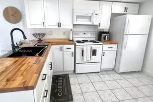 219 W Lake Dr, Hallandale Beach, FL 33009 - Photo 4