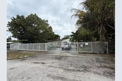 596 NW 109th St, Miami, FL 33168 - Photo 2
