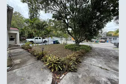 596 NW 109th St, Miami, FL 33168 - Photo 4