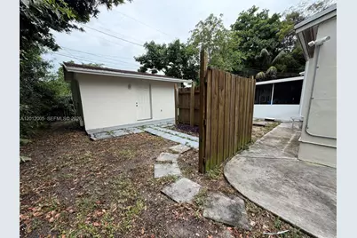 596 NW 109th St, Miami, FL 33168 - Photo 6