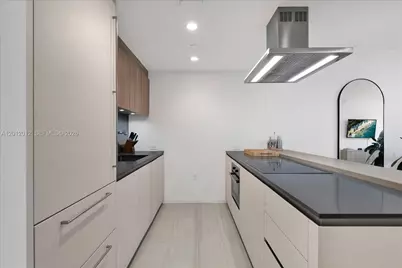 1000 Brickell Plz #3607, Miami, FL 33131 - Photo 4