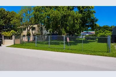 285 NE 55th St, Miami, FL 33137 - Photo 12