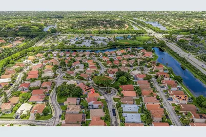 303 Bridgeton Rd, Weston, FL 33326 - Photo 38