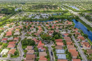 303 Bridgeton Rd, Weston, FL 33326 - Photo 38