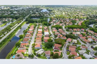 303 Bridgeton Rd, Weston, FL 33326 - Photo 50