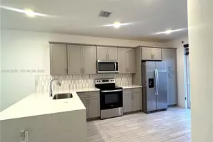 135 SW 171st Ln, Pembroke Pines, FL 33027 - Photo 2