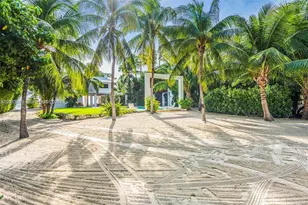 60 Ocean Front Dr, Key Largo, FL 33037 - Photo 28