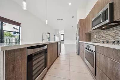 7635 NW 103rd Pl, Doral, FL 33178 - Photo 16