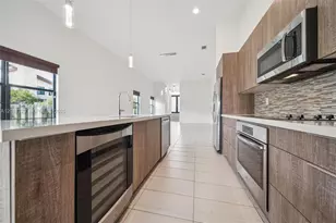 7635 NW 103rd Pl, Doral, FL 33178 - Photo 16