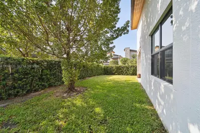 7635 NW 103rd Pl, Doral, FL 33178 - Photo 8