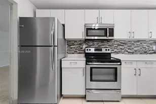 950 NE 199th St, Miami, FL 33179 - Photo 2