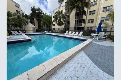 8373 Lake Dr #202, Doral, FL 33166 - Photo 18