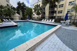 8373 Lake Dr, Doral, FL 33166 - Photo 18