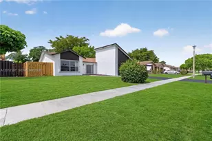 8310 NW 48th St, Lauderhill, FL 33351 - Photo 4