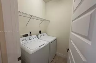 9083 NW 159th St, Miami Lakes, FL 33018 - Photo 32