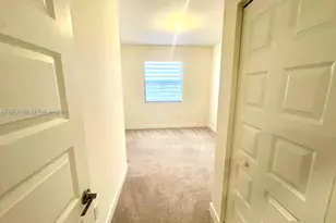 9083 NW 159th St, Miami Lakes, FL 33018 - Photo 14