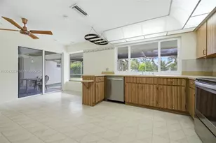 920 NW 92nd Ave, Pembroke Pines, FL 33024 - Photo 4