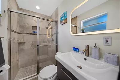 31 SE 12th St, Pompano Beach, FL 33060 - Photo 22