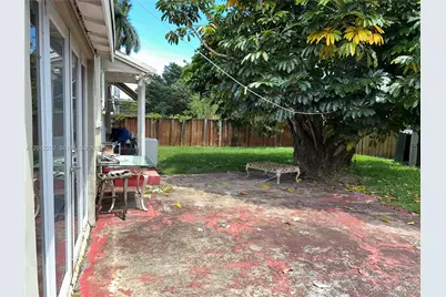 430 NE 110th Ter, Miami, FL 33161 - Photo 10