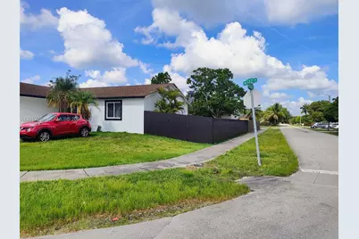 26200 SW 132nd Pl, Homestead, FL 33032 - Photo 2