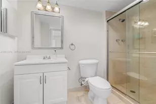 3401 N Country Club Dr, Aventura, FL 33180 - Photo 24