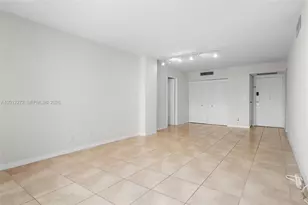 3401 N Country Club Dr, Aventura, FL 33180 - Photo 10