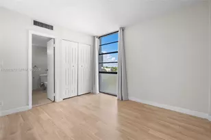 3401 N Country Club Dr, Aventura, FL 33180 - Photo 22