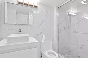3675 N Country Club Dr, Aventura, FL 33180 - Photo 42