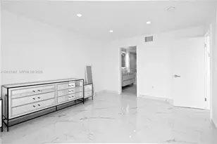 3675 N Country Club Dr, Aventura, FL 33180 - Photo 32