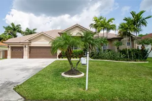 2910 Fairways Dr, Homestead, FL 33035 - Photo 1