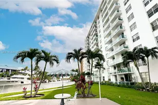 2841 NE 163rd St, North Miami Beach, FL 33160 - Photo 20
