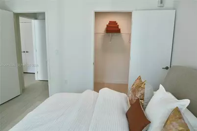 77 SE 5th Street #2414, Miami, FL 33131 - Photo 14