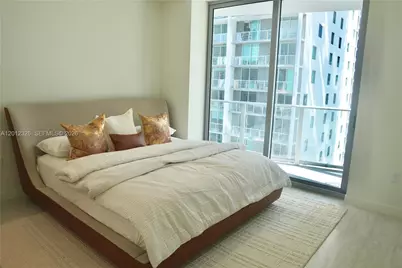 77 SE 5th Street #2414, Miami, FL 33131 - Photo 12