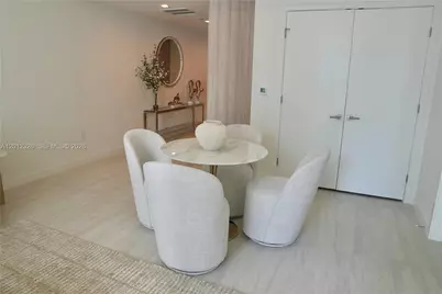 77 SE 5th Street #2414, Miami, FL 33131 - Photo 4