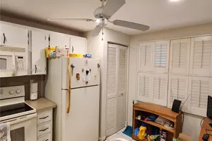900 Colony Point Cir, Pembroke Pines, FL 33026 - Photo 6
