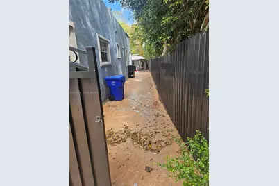 2231 NW 4th Ter, Miami, FL 33125 - Photo 10