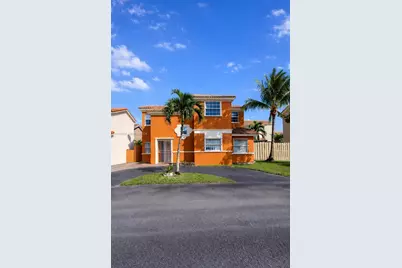 1045 NW 126th Pl, Miami, FL 33182 - Photo 2