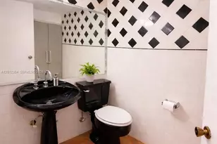 1045 NW 126th Pl, Miami, FL 33182 - Photo 12