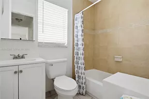 7811 SW 9th St, North Lauderdale, FL 33068 - Photo 16